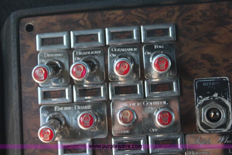 image for item J2077 1996 Kenworth T600 semi truck