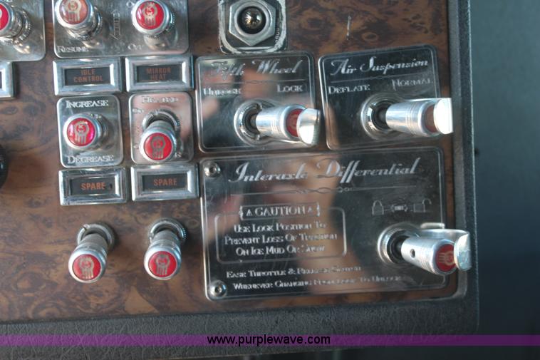 image for item J2077 1996 Kenworth T600 semi truck