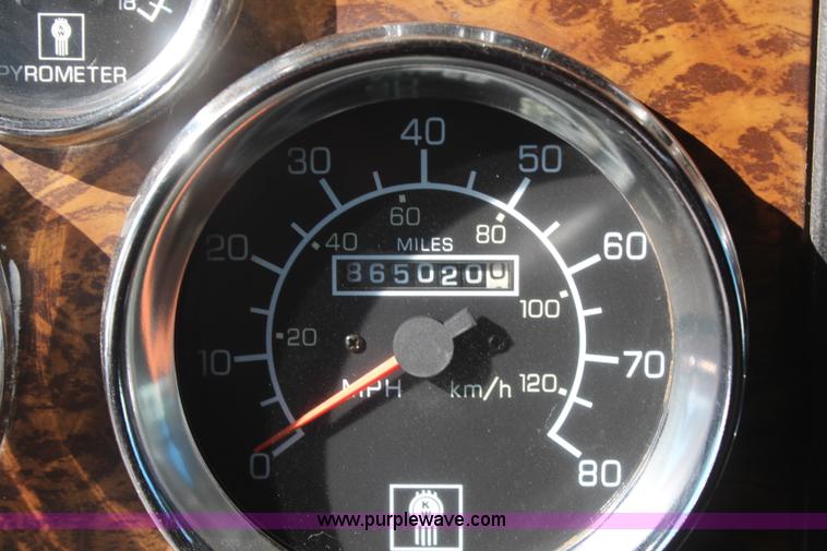 image for item J2077 1996 Kenworth T600 semi truck