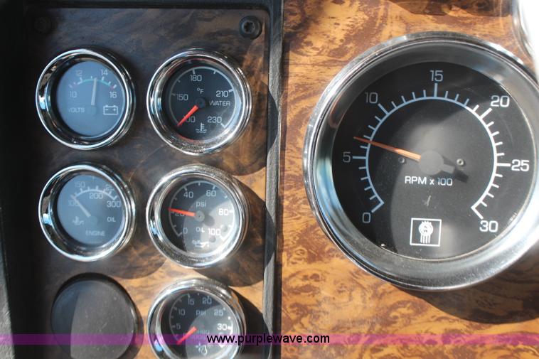image for item J2077 1996 Kenworth T600 semi truck