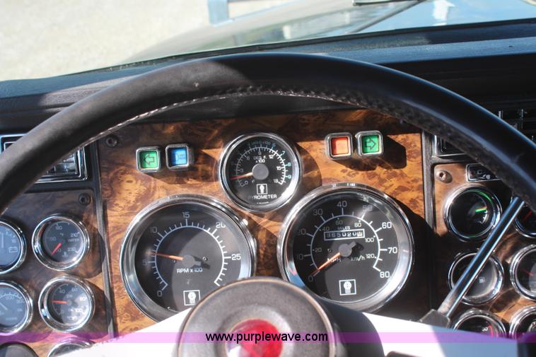image for item J2077 1996 Kenworth T600 semi truck