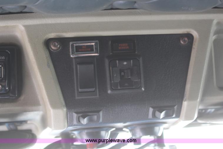 image for item J2077 1996 Kenworth T600 semi truck