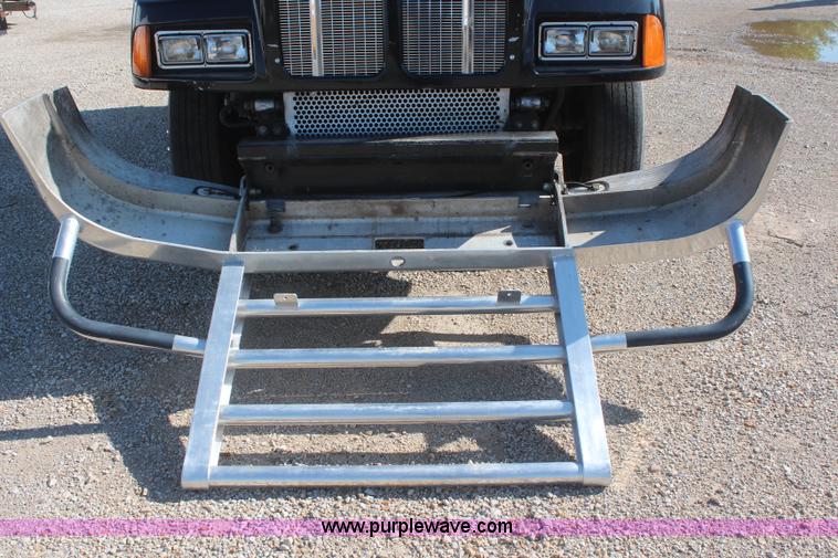 image for item J2077 1996 Kenworth T600 semi truck