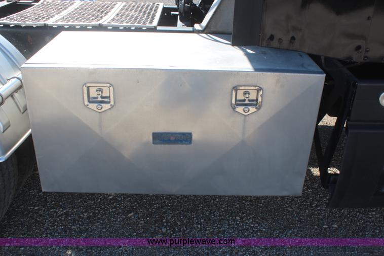 image for item J2077 1996 Kenworth T600 semi truck