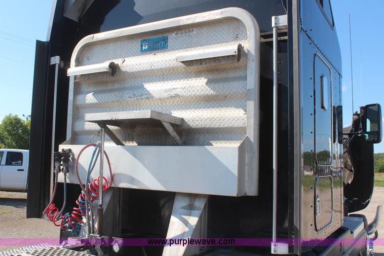 image for item J2077 1996 Kenworth T600 semi truck