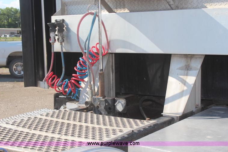 image for item J2077 1996 Kenworth T600 semi truck