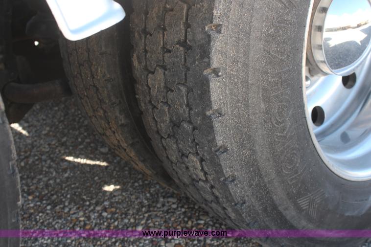 image for item J2077 1996 Kenworth T600 semi truck