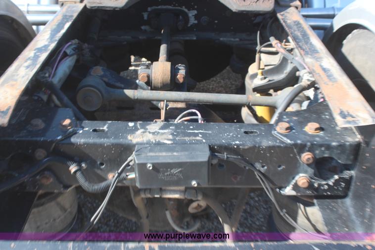 image for item J2077 1996 Kenworth T600 semi truck