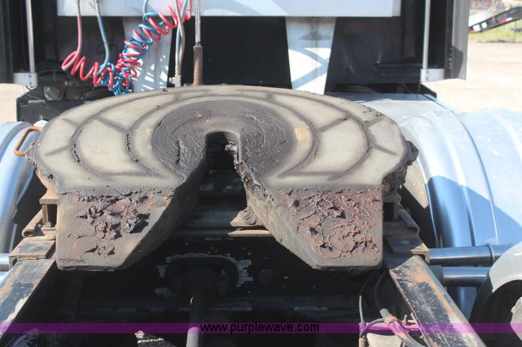 image for item J2077 1996 Kenworth T600 semi truck