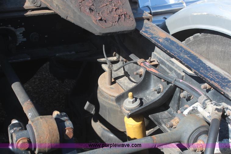 image for item J2077 1996 Kenworth T600 semi truck