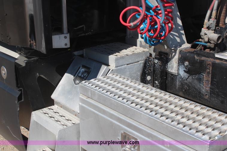 image for item J2077 1996 Kenworth T600 semi truck