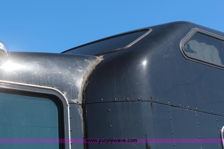 image for item J2077 1996 Kenworth T600 semi truck