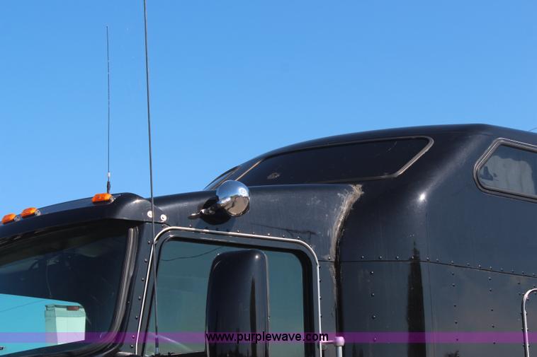 image for item J2077 1996 Kenworth T600 semi truck