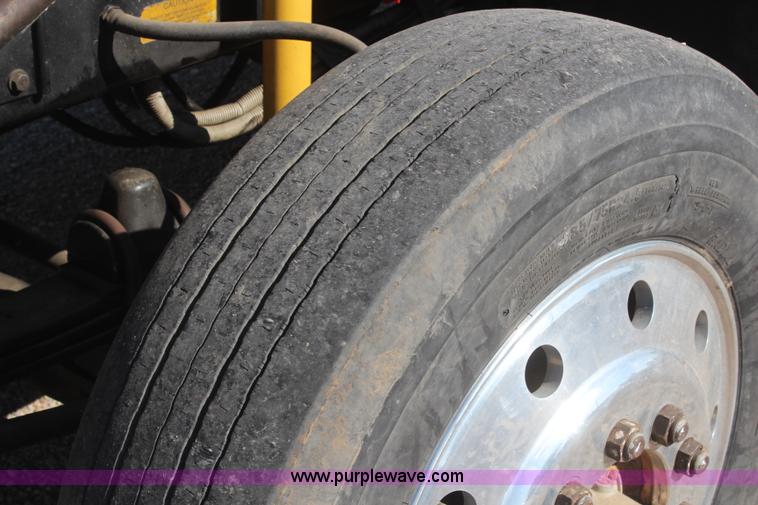 image for item J2077 1996 Kenworth T600 semi truck