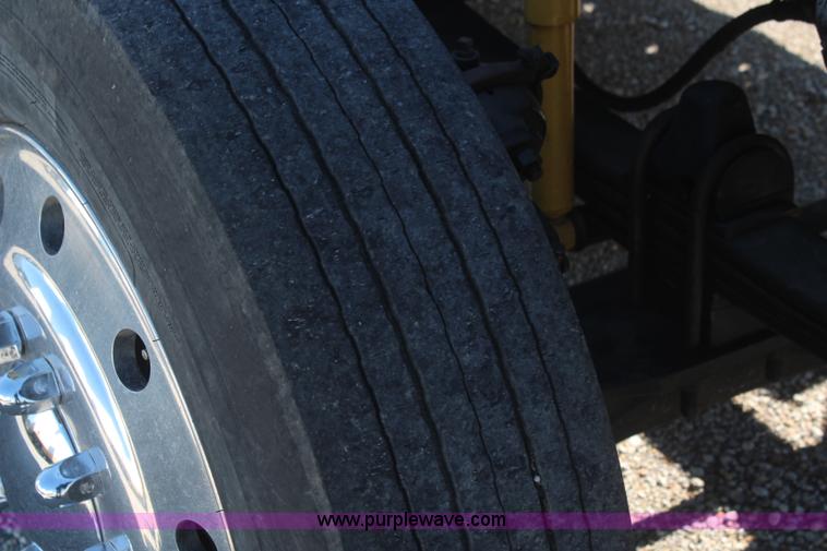 image for item J2077 1996 Kenworth T600 semi truck