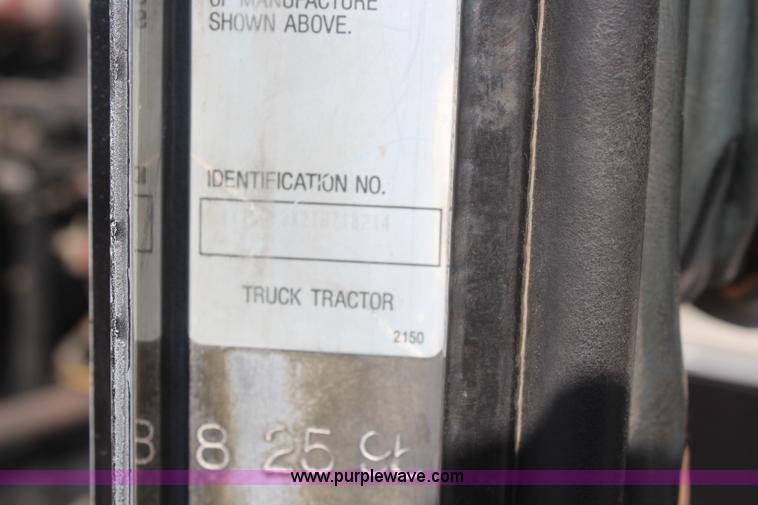 image for item J2077 1996 Kenworth T600 semi truck