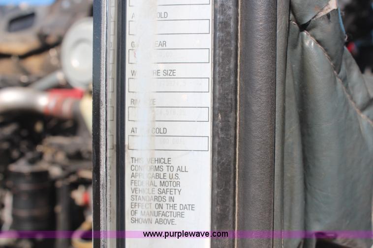 image for item J2077 1996 Kenworth T600 semi truck