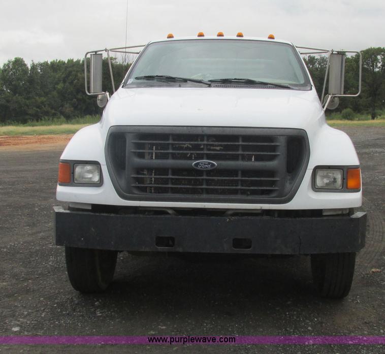 image for item J2466 2000 Ford F650 Crew Cab flatbed truck