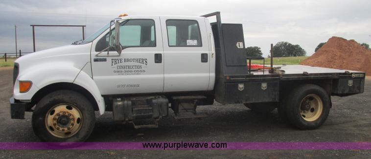 image for item J2466 2000 Ford F650 Crew Cab flatbed truck