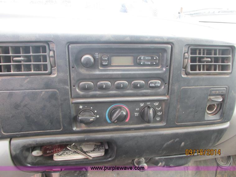 image for item J2466 2000 Ford F650 Crew Cab flatbed truck