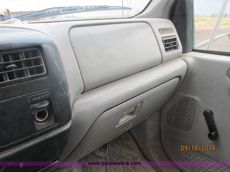 image for item J2466 2000 Ford F650 Crew Cab flatbed truck