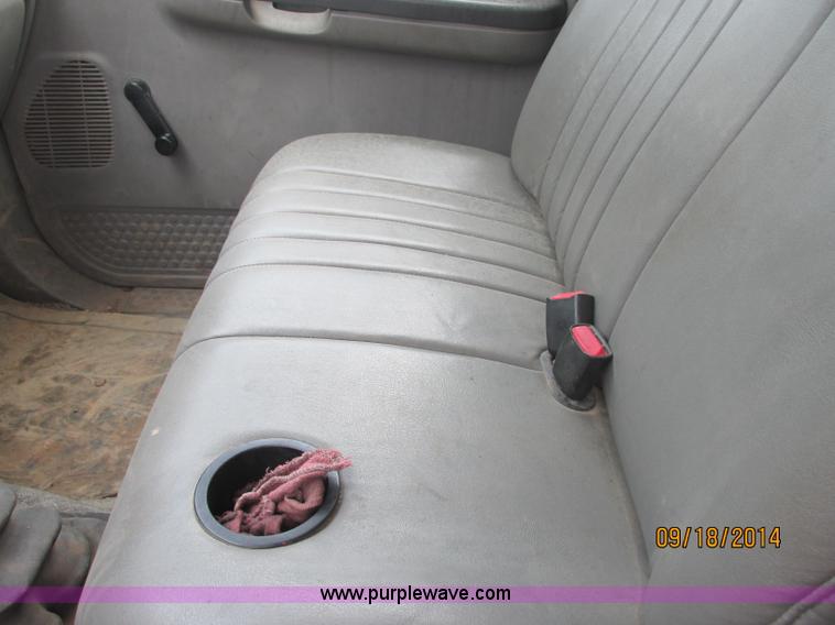 image for item J2466 2000 Ford F650 Crew Cab flatbed truck