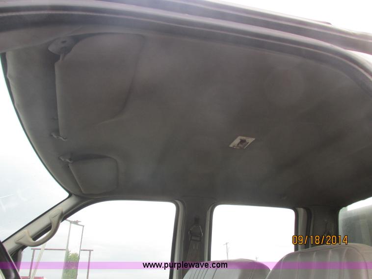 image for item J2466 2000 Ford F650 Crew Cab flatbed truck