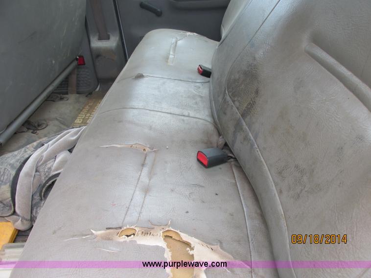 image for item J2466 2000 Ford F650 Crew Cab flatbed truck