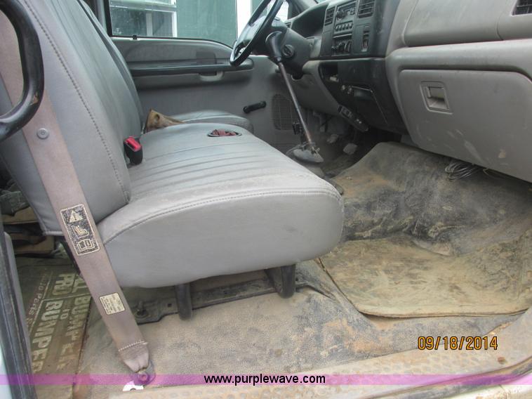 image for item J2466 2000 Ford F650 Crew Cab flatbed truck