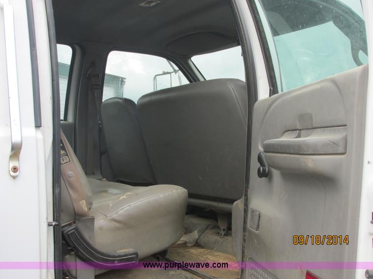 image for item J2466 2000 Ford F650 Crew Cab flatbed truck