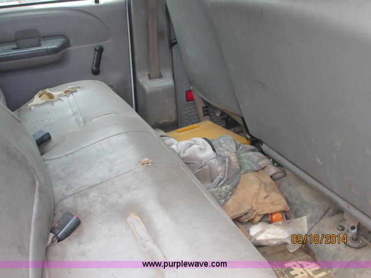 image for item J2466 2000 Ford F650 Crew Cab flatbed truck