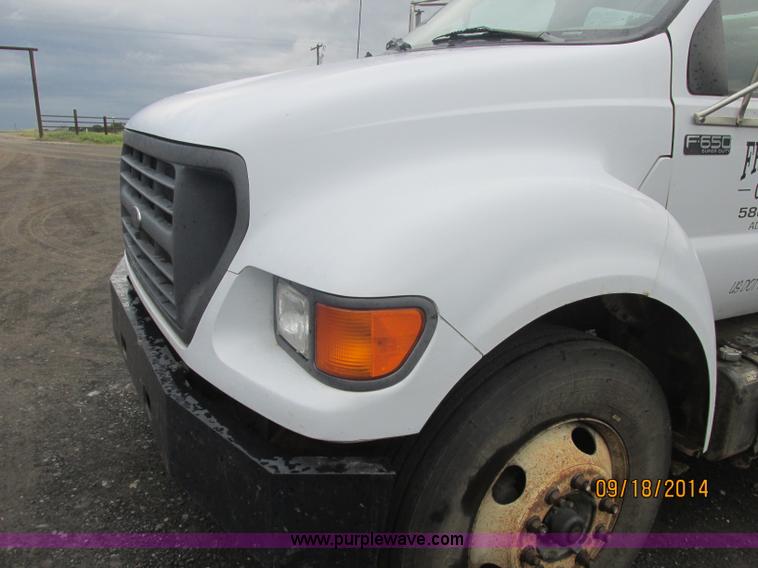 image for item J2466 2000 Ford F650 Crew Cab flatbed truck