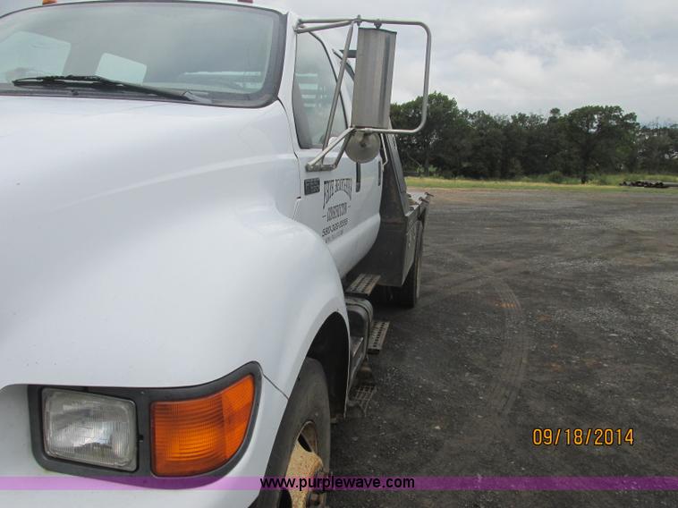 image for item J2466 2000 Ford F650 Crew Cab flatbed truck