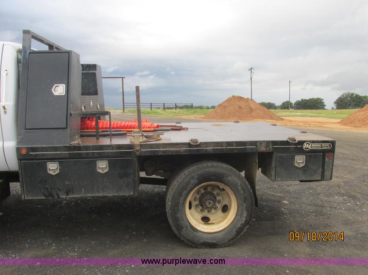 image for item J2466 2000 Ford F650 Crew Cab flatbed truck