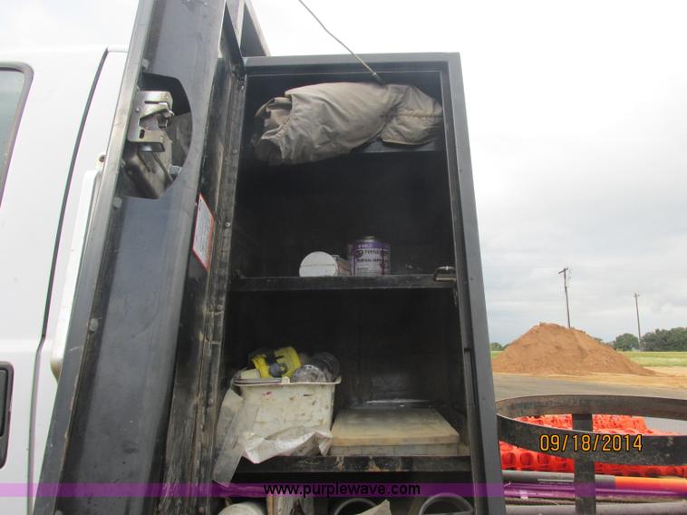 image for item J2466 2000 Ford F650 Crew Cab flatbed truck