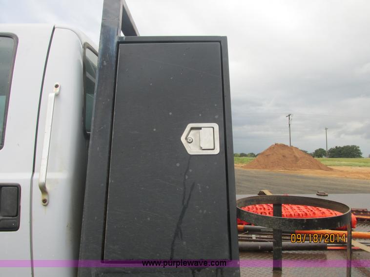 image for item J2466 2000 Ford F650 Crew Cab flatbed truck