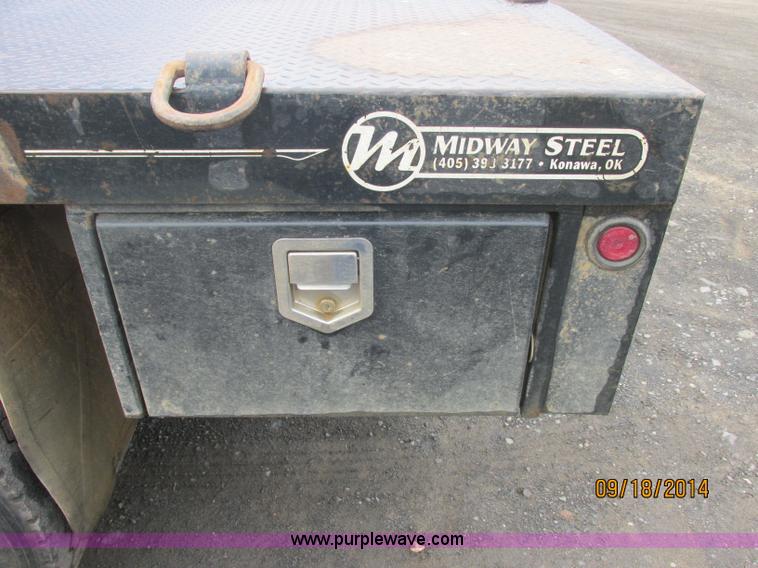 image for item J2466 2000 Ford F650 Crew Cab flatbed truck