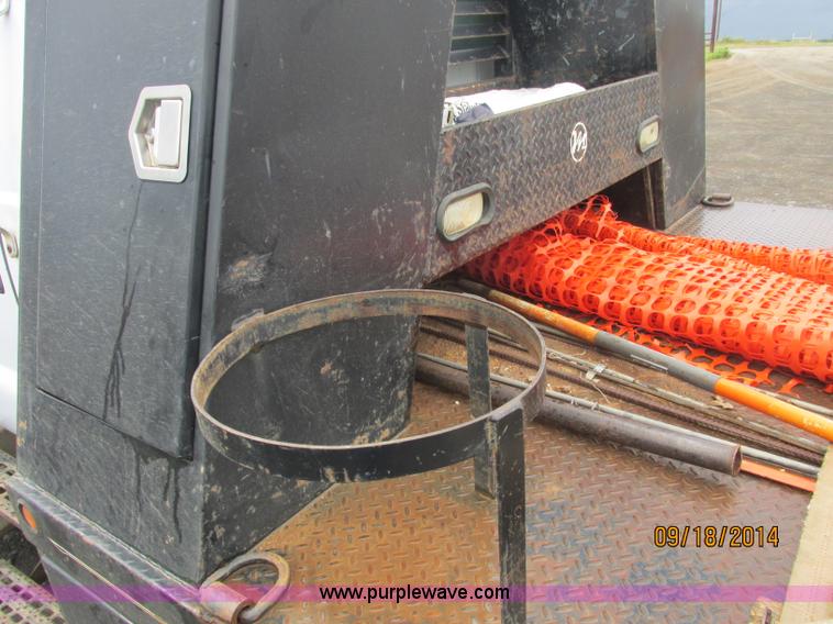 image for item J2466 2000 Ford F650 Crew Cab flatbed truck