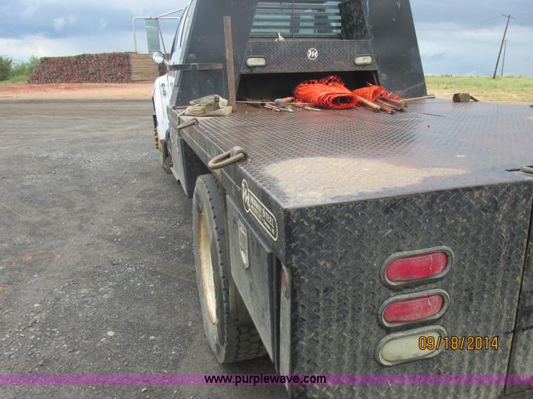 image for item J2466 2000 Ford F650 Crew Cab flatbed truck