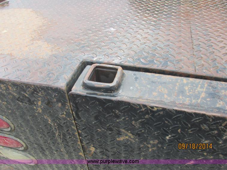 image for item J2466 2000 Ford F650 Crew Cab flatbed truck