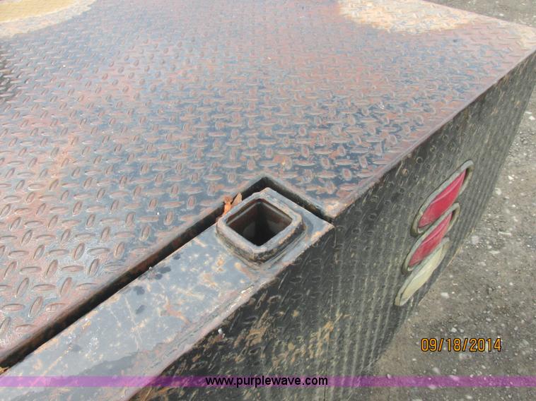 image for item J2466 2000 Ford F650 Crew Cab flatbed truck