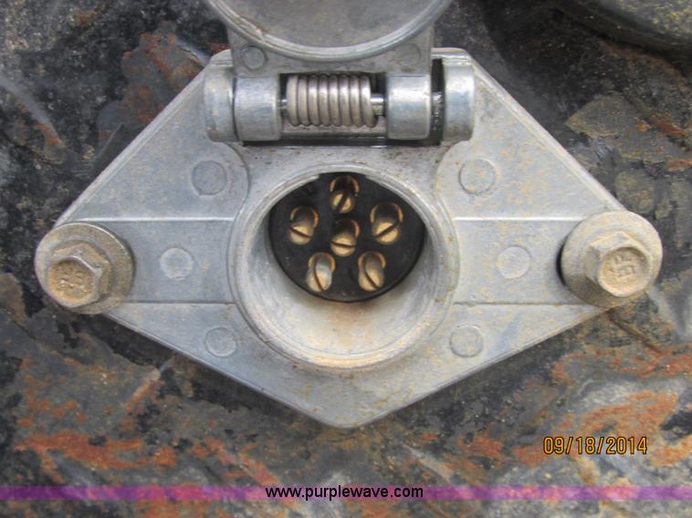 image for item J2466 2000 Ford F650 Crew Cab flatbed truck