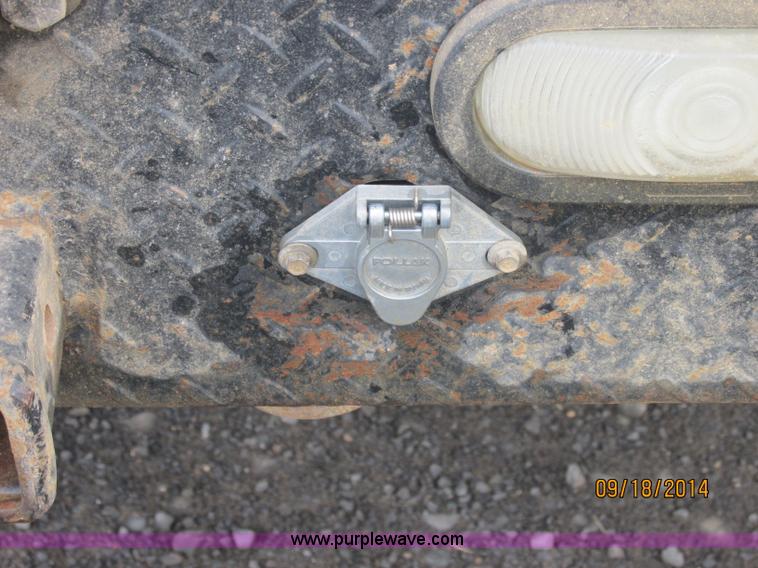 image for item J2466 2000 Ford F650 Crew Cab flatbed truck