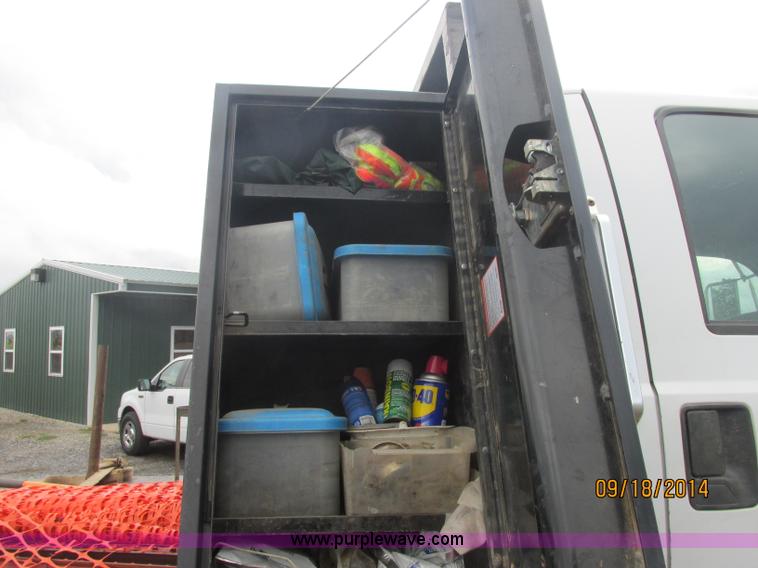 image for item J2466 2000 Ford F650 Crew Cab flatbed truck