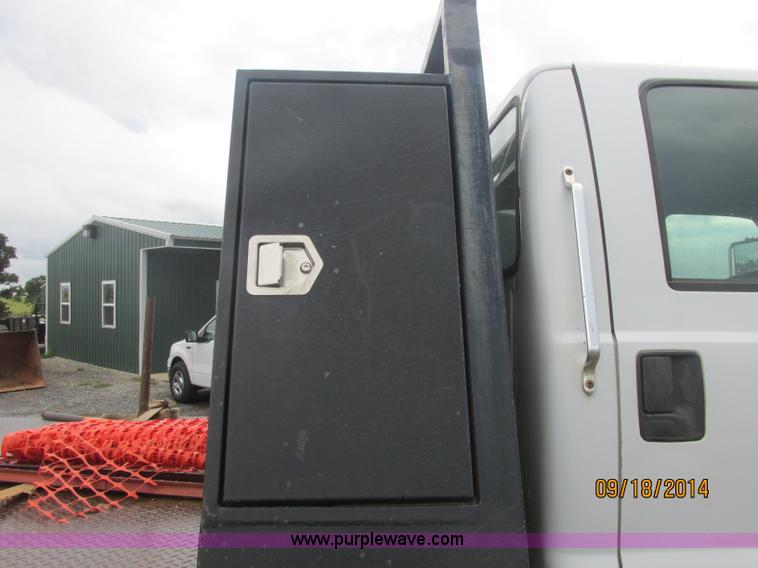 image for item J2466 2000 Ford F650 Crew Cab flatbed truck