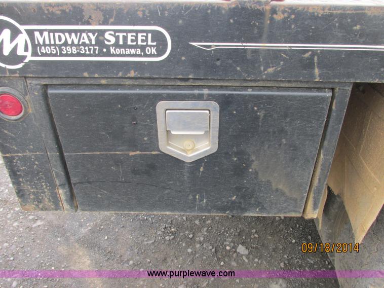 image for item J2466 2000 Ford F650 Crew Cab flatbed truck