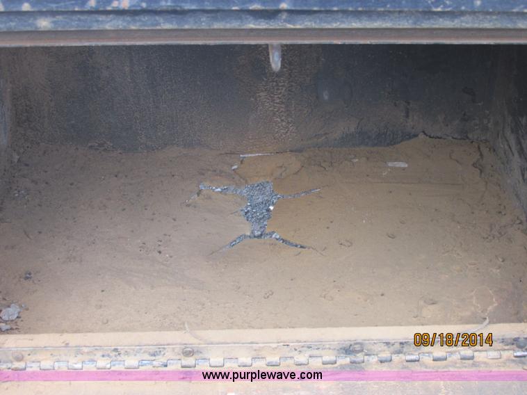 image for item J2466 2000 Ford F650 Crew Cab flatbed truck