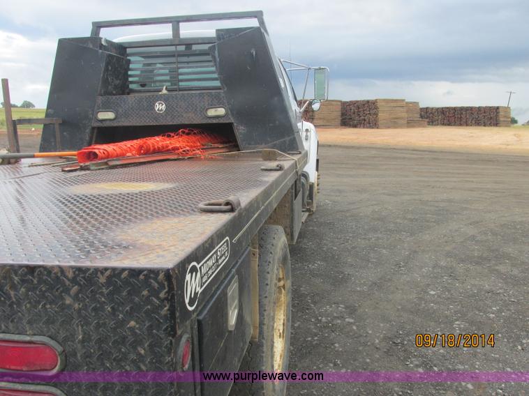 image for item J2466 2000 Ford F650 Crew Cab flatbed truck