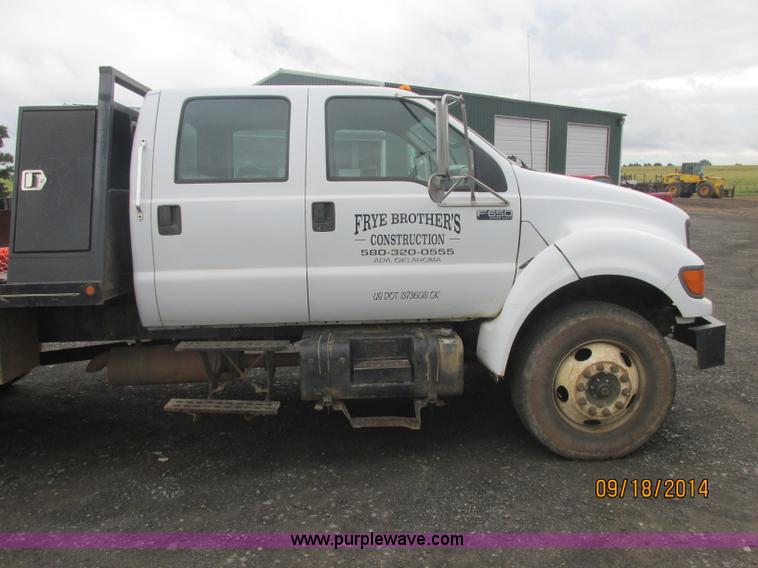 image for item J2466 2000 Ford F650 Crew Cab flatbed truck