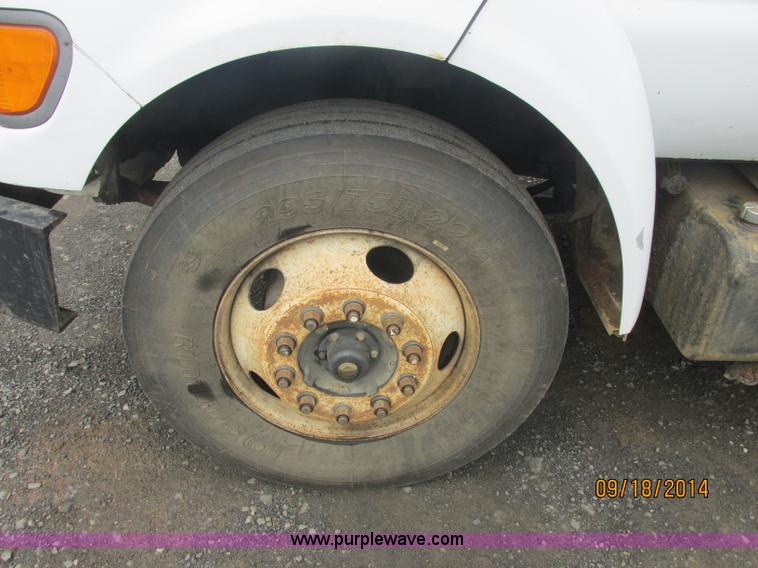 image for item J2466 2000 Ford F650 Crew Cab flatbed truck